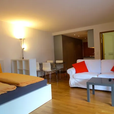 Skyline Apartments *