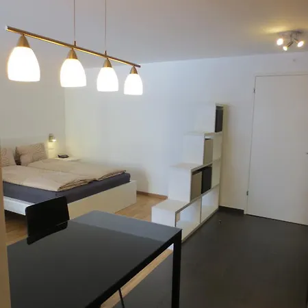 Skyline Apartments *